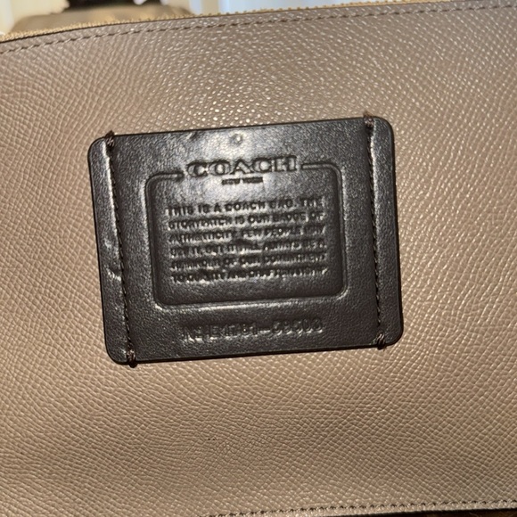Coach sm tote Wally
Tan - Picture 2 of 3